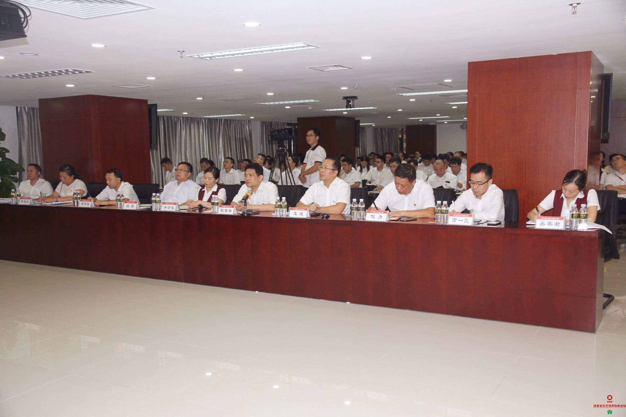 ?？谵r(nóng)商銀行召開(kāi)黨委理論中心組學(xué)習(xí)（擴(kuò)大）會(huì)議