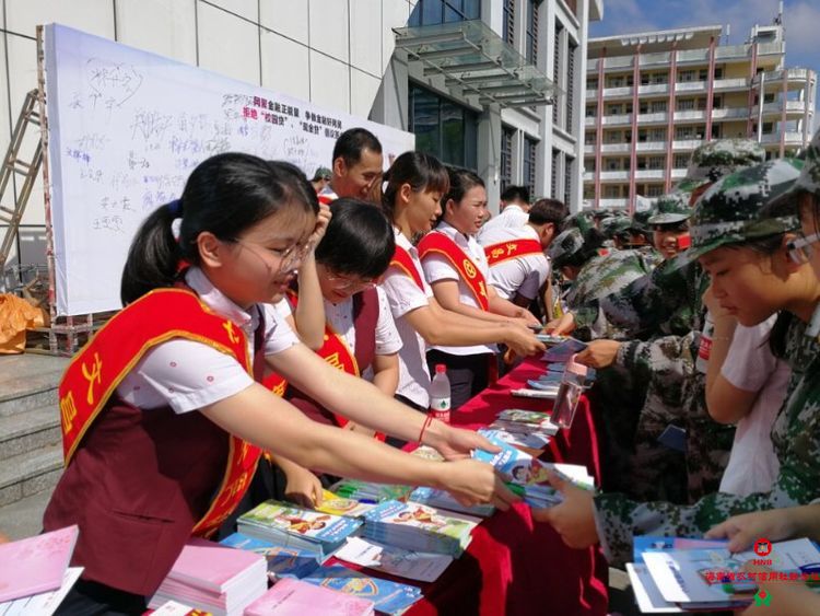 中國(guó)人民銀行文昌市支行聯(lián)合文昌農(nóng)商銀行“送金融知識(shí)進(jìn)校園”