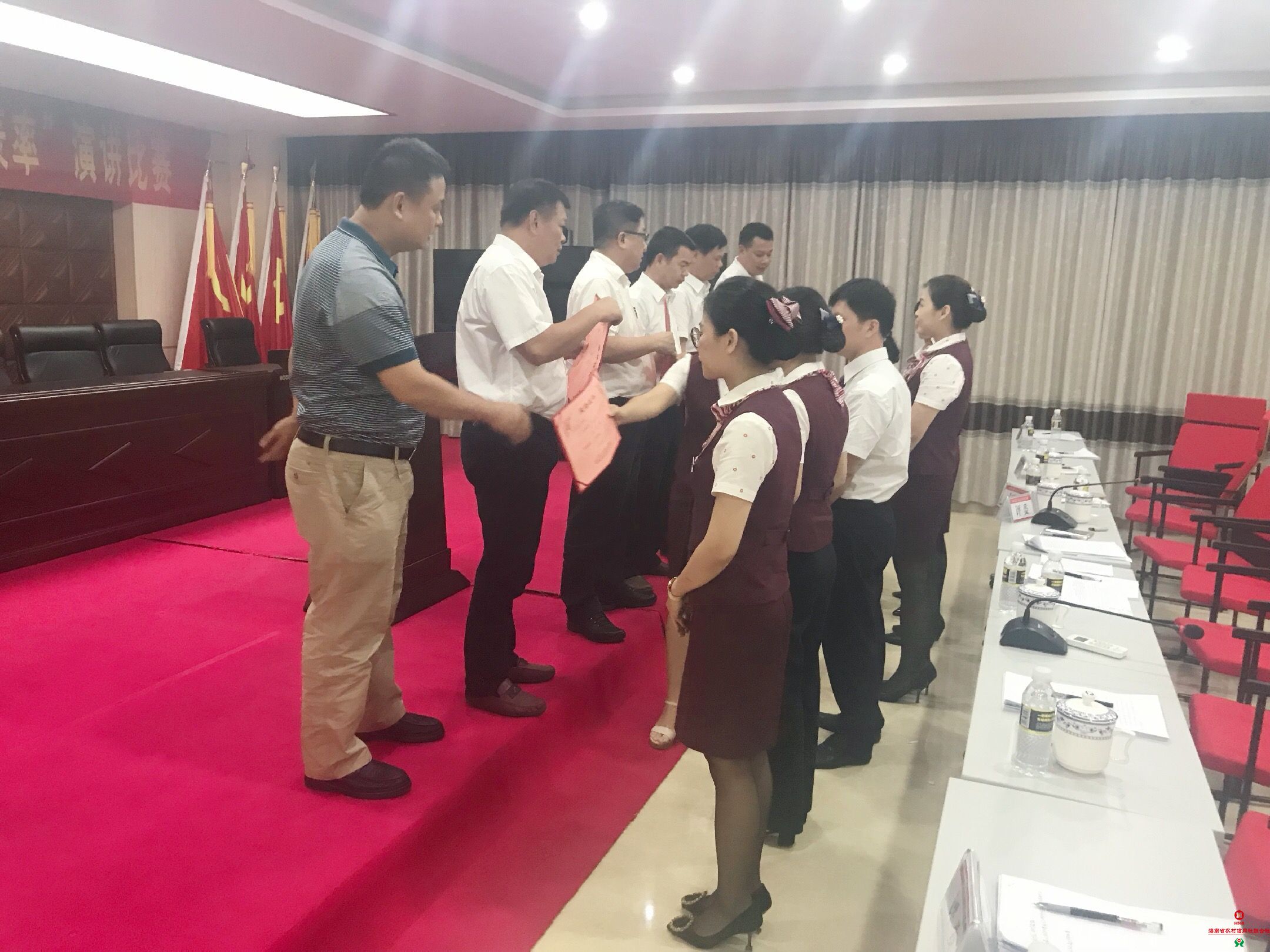 澄邁農(nóng)商銀行黨委舉辦“勇當(dāng)先鋒，做好表率”演講比賽