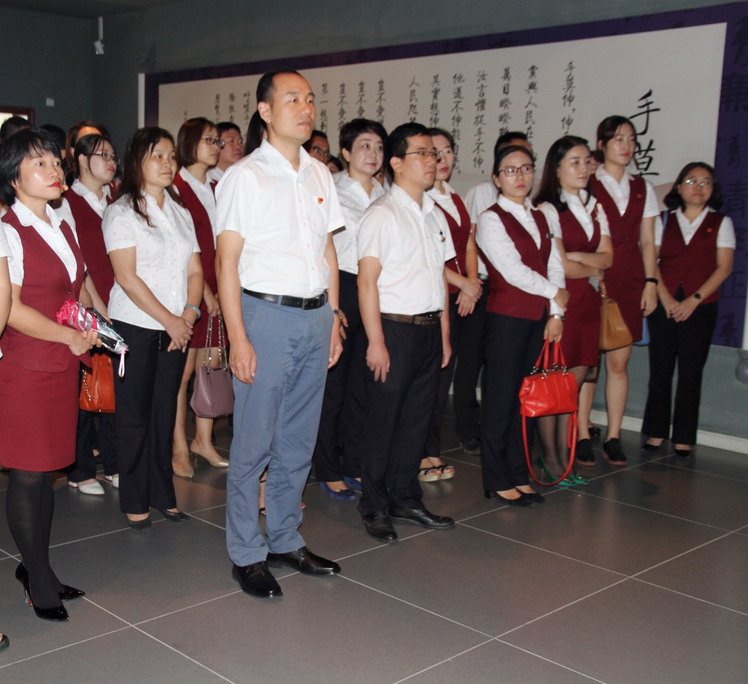 ?？谵r(nóng)商銀行組織員工參觀海南省反腐倡廉警示教育基地