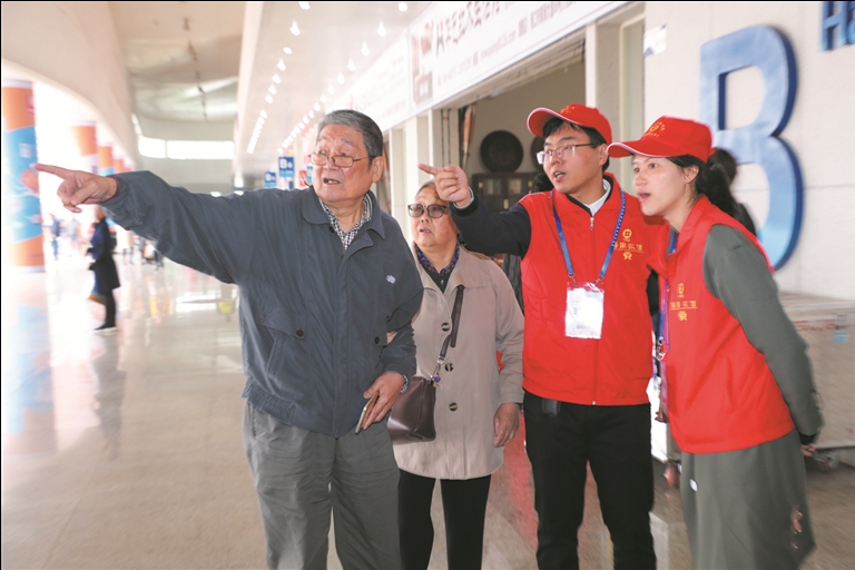 海南農(nóng)信“紅馬甲”的公益之路 ——紅馬甲”已連續(xù)四年服務(wù)“冬交會(huì)”，多年服務(wù)博鰲亞洲論壇，成為海南農(nóng)信的一張靚麗名片