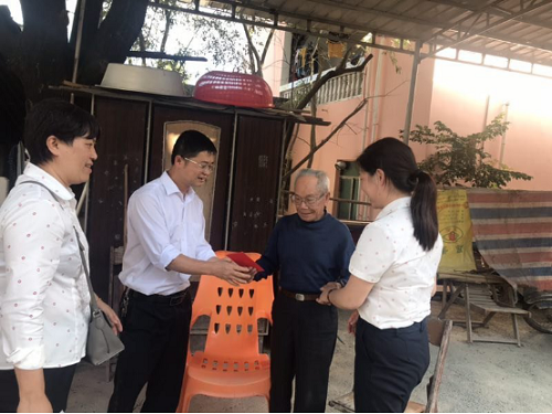 樂東聯(lián)社開展2019年“春節(jié)送溫暖” 走訪慰問活動