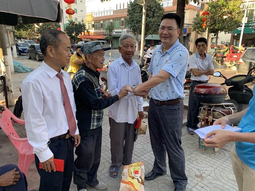 樂東聯(lián)社開展2019年“春節(jié)送溫暖” 走訪慰問活動