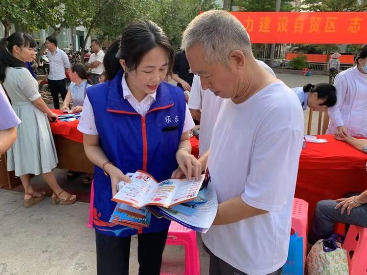 樂東聯(lián)社團委開展2019年“助力建設(shè)自貿(mào)區(qū)·志愿服務(wù)我先行”學(xué)雷鋒青年志愿服務(wù)活動