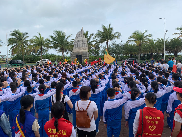 ?？谵r(nóng)商銀行團(tuán)委開(kāi)展“倡導(dǎo)文明祭英烈 放飛風(fēng)箏寄希望”主題宣傳教育活動(dòng)