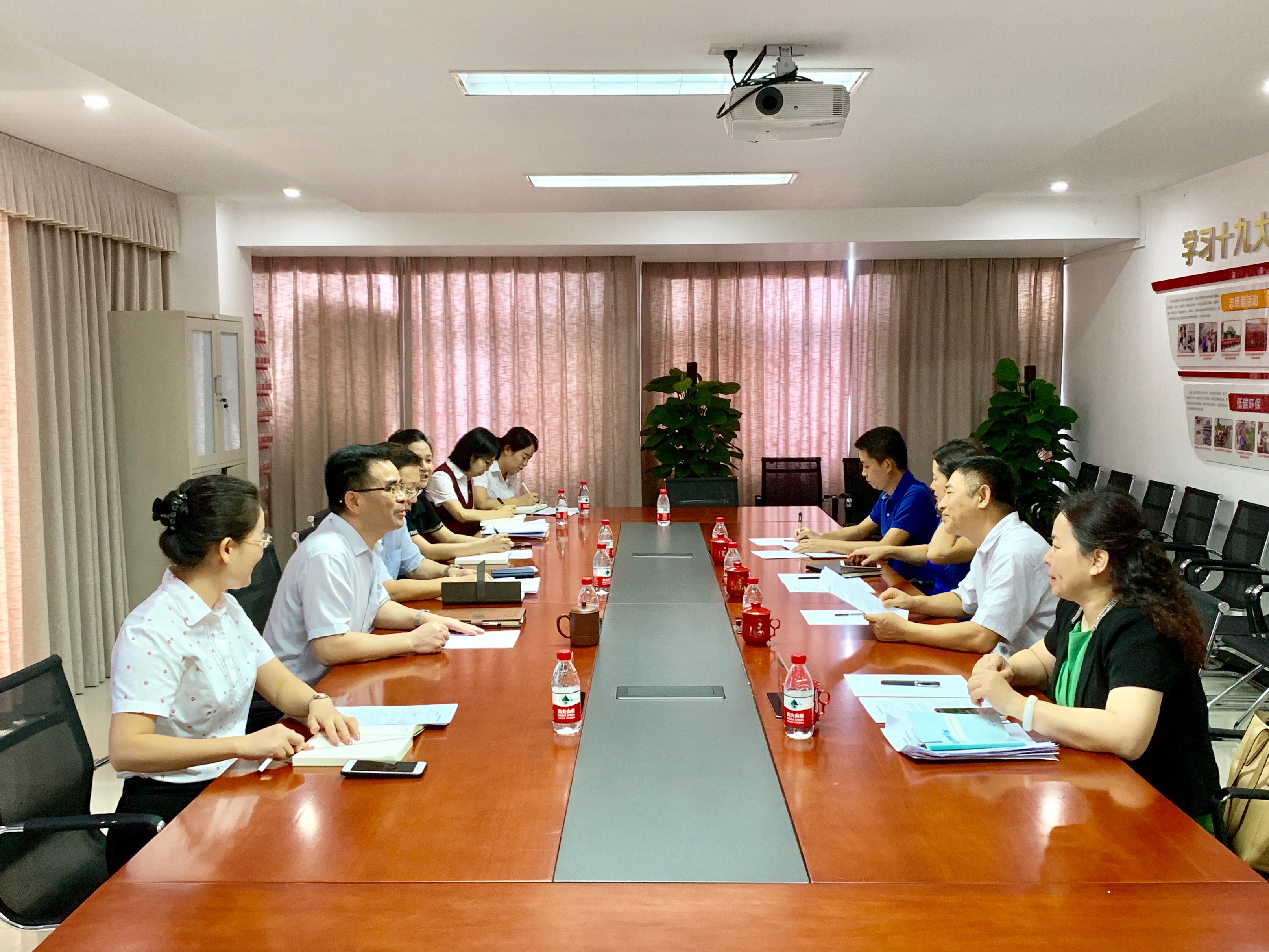 殷殷關(guān)切鼓干勁 切切囑托催奮進(jìn)—海南銀保監(jiān)局黨委副書記秦會忠同志一行赴三亞農(nóng)商銀行走訪調(diào)研