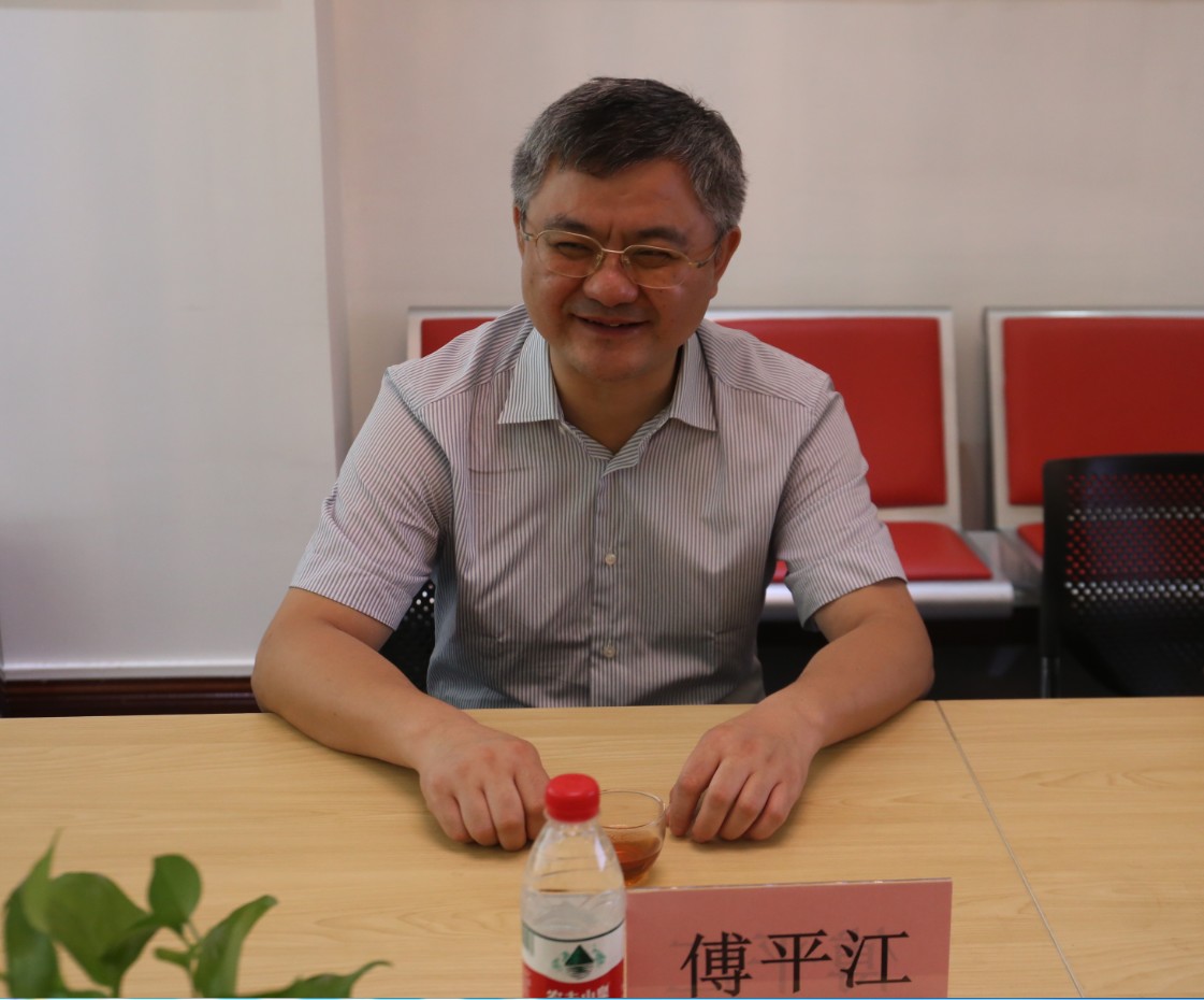 馬不停蹄連軸轉(zhuǎn) 深入農(nóng)區(qū)訪(fǎng)實(shí)情 —海南銀保監(jiān)局黨委書(shū)記、局長(zhǎng)傅平江同志一行赴三亞農(nóng)商銀行走訪(fǎng)調(diào)研