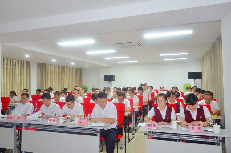 不忘初心 牢記使命 將主題教育成果轉(zhuǎn)化為澄邁農(nóng)商銀行高質(zhì)量發(fā)展的強(qiáng)大動(dòng)力