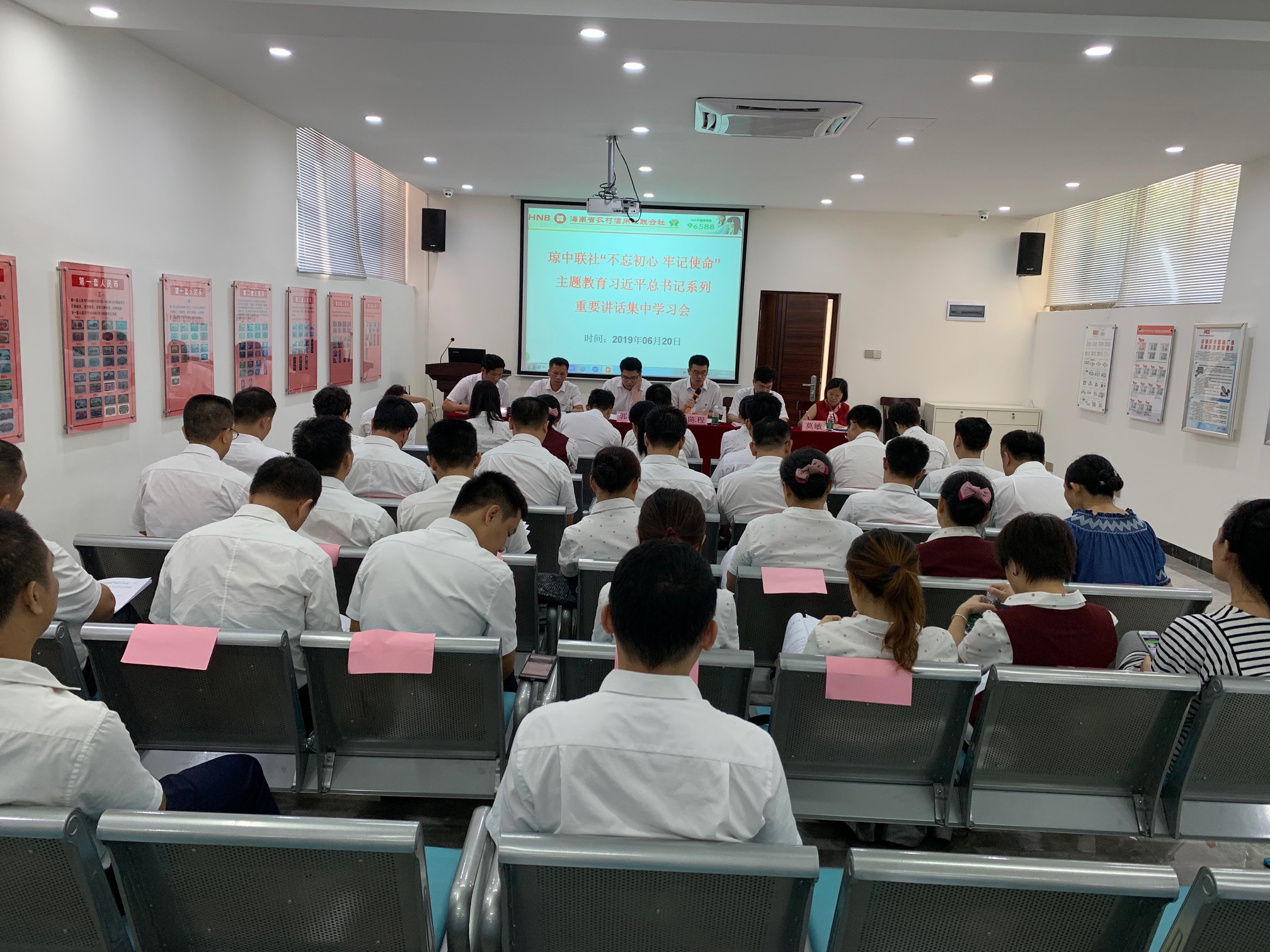 瓊中聯(lián)社召開“不忘初心_牢記使命”黨委理論學(xué)習(xí)中心組（擴(kuò)大）會(huì)議暨“三大攻堅(jiān)戰(zhàn)”專題研討會(huì)