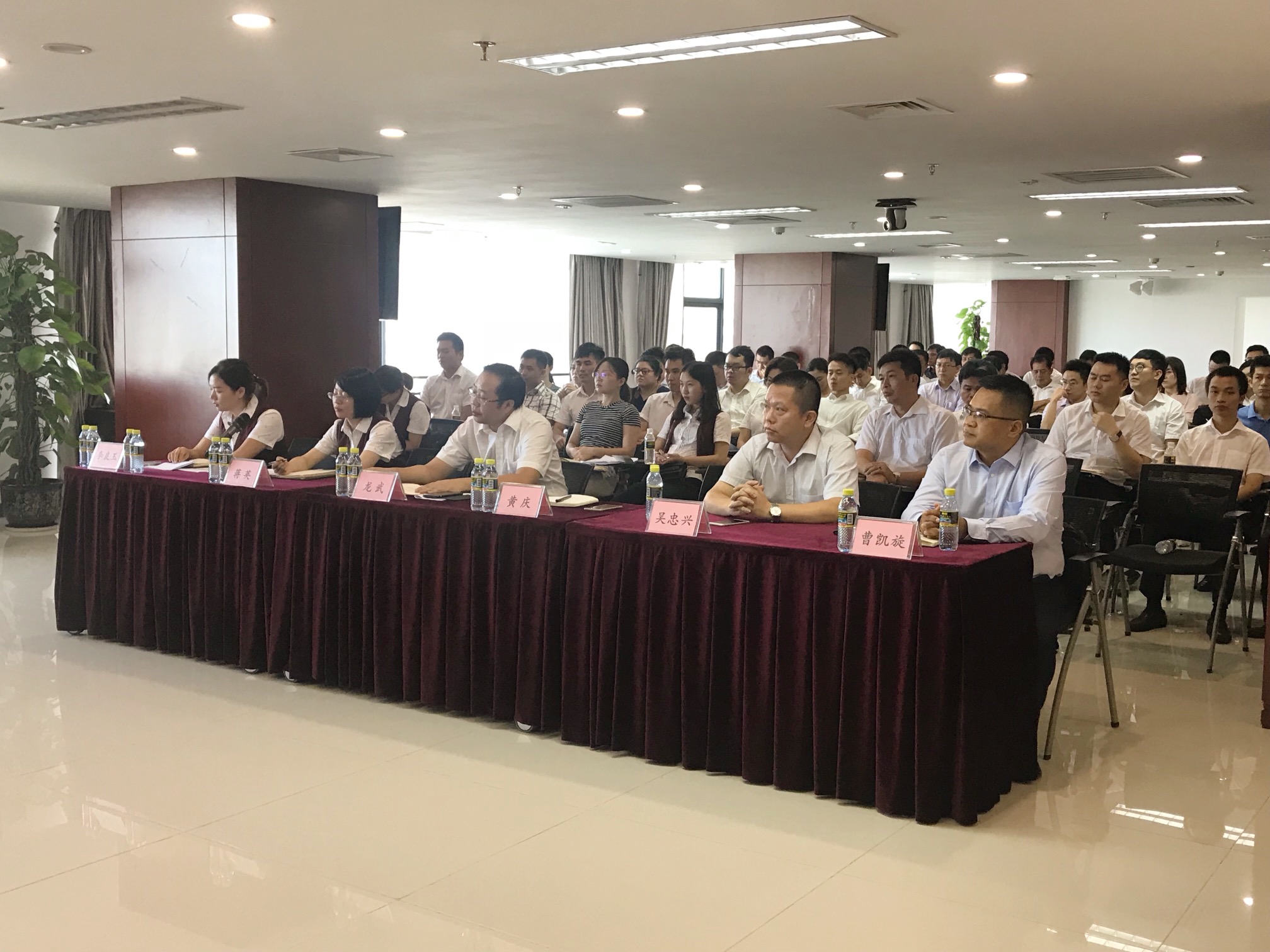 海口農(nóng)商銀行召開2019年第1期授信業(yè)務(wù)培訓(xùn)會(huì)