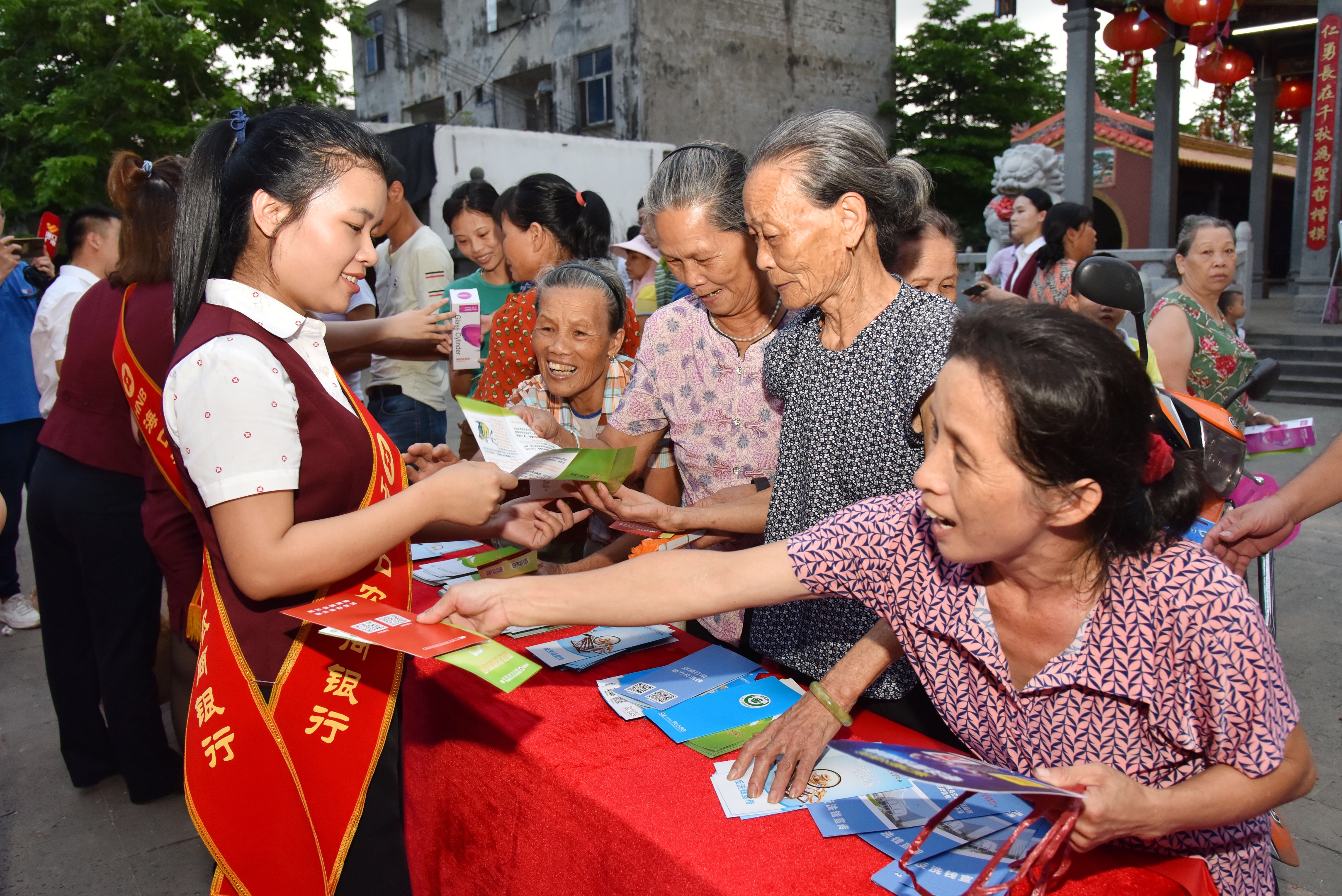 ?？谵r(nóng)商銀行普及金融知識(shí)，守住“錢袋子”之送戲下鄉(xiāng)