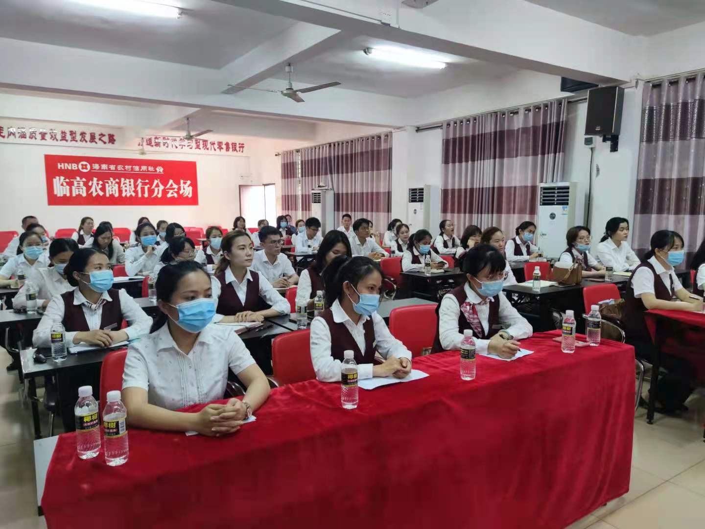 開講啦-臨高農商銀行舉辦金融英語培訓班