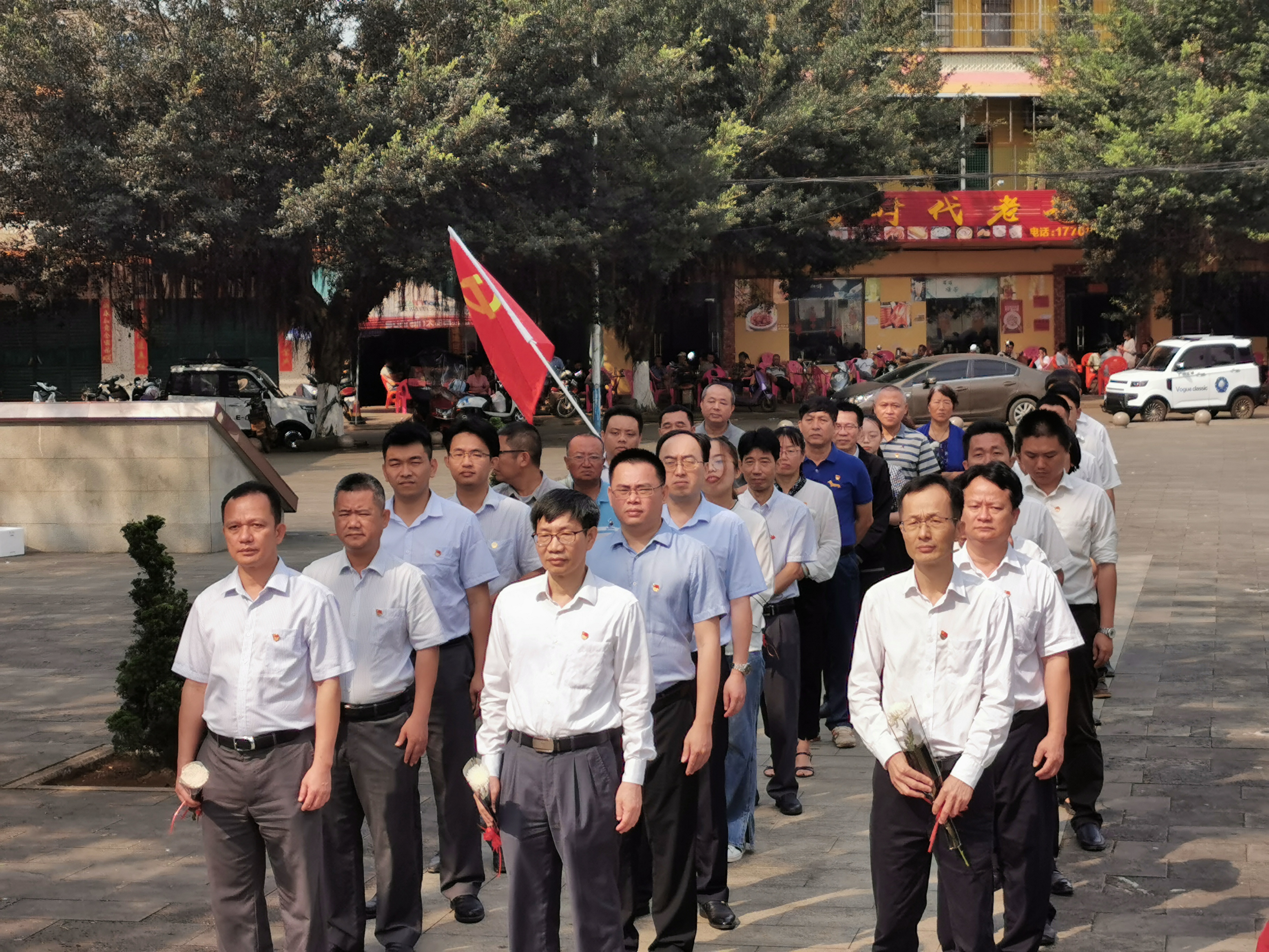 定安聯(lián)社黃竹信用社黨支部聯(lián)合中國人民銀行定安縣支行黨支部和海南銀行定安支行黨支部開展主題黨日活動