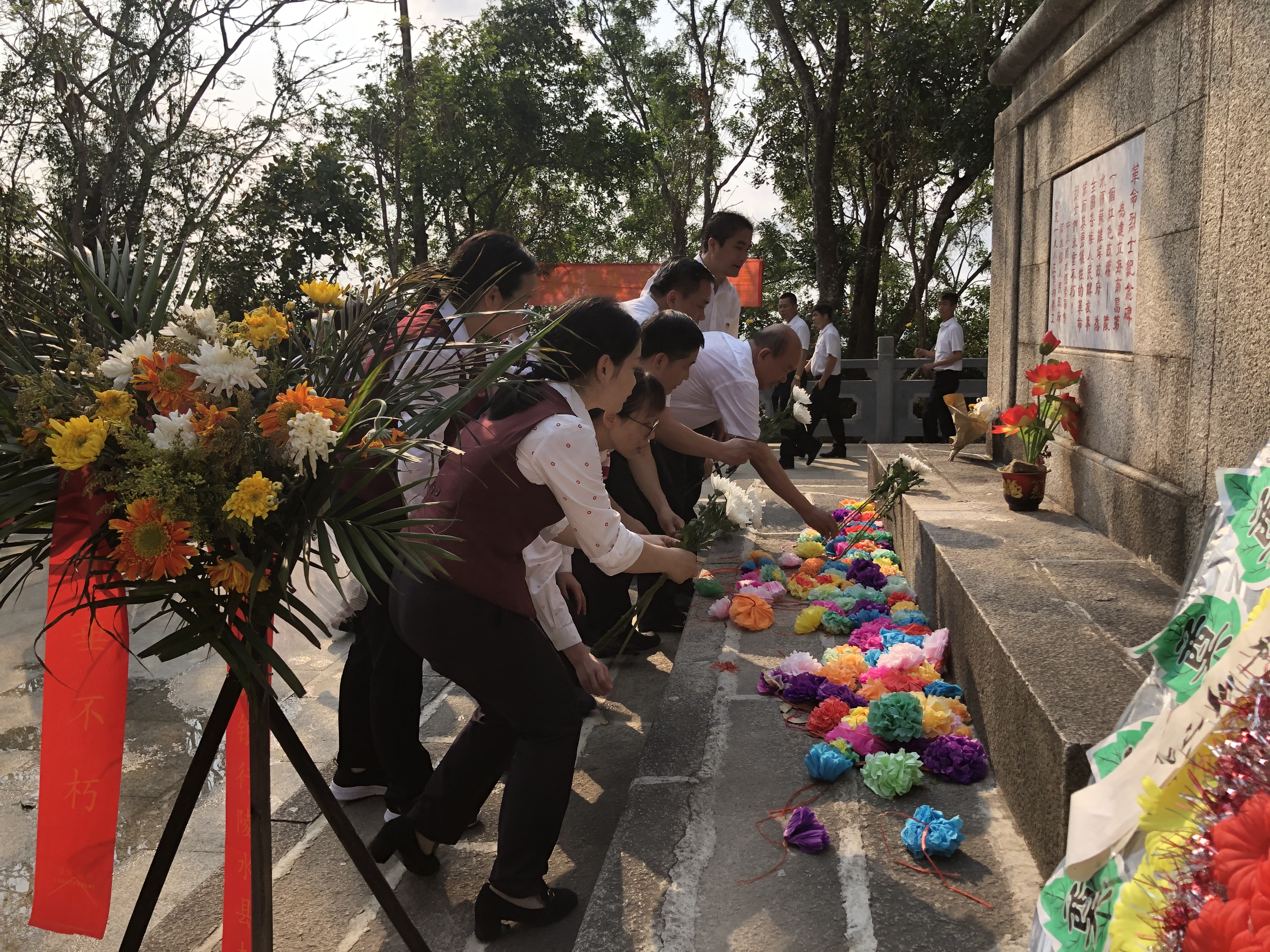 學(xué)習(xí)黨史 緬懷先烈 陵水聯(lián)社開展清明祭掃烈士陵園活動