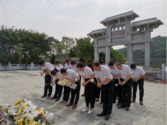 樂東聯(lián)社開展“清明祭英烈”活動(dòng)