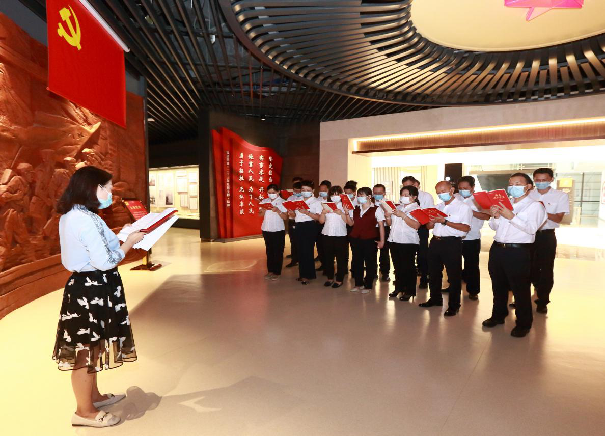 ?？谵r商銀行組織開展“世界讀書日”一起讀黨史專題活動