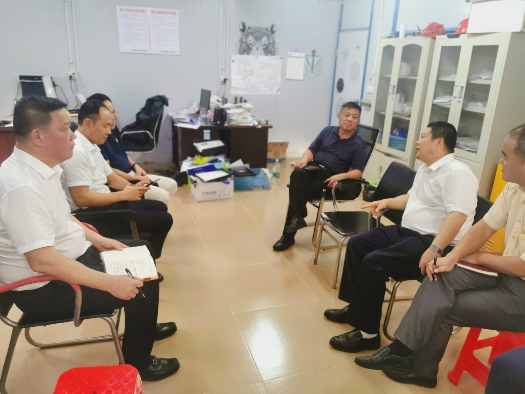 學黨史 辦實事 ?？谵r(nóng)商銀行聯(lián)合當?shù)卣块T開展農(nóng)民工基礎(chǔ)信息數(shù)據(jù)采集調(diào)研和社保卡發(fā)行上門服務(wù)