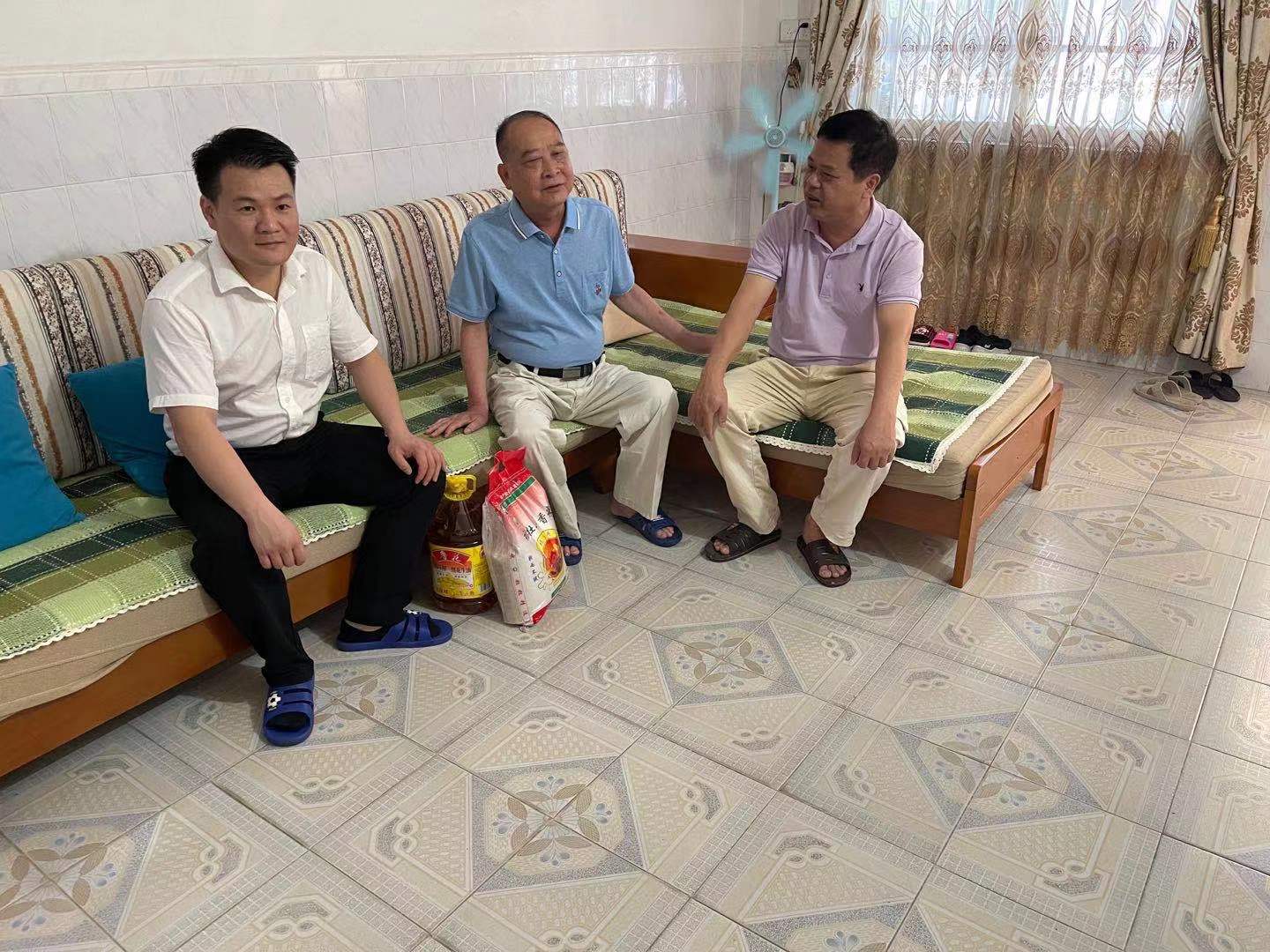 屯昌農商銀行開展“我為群眾辦實事”實踐活動