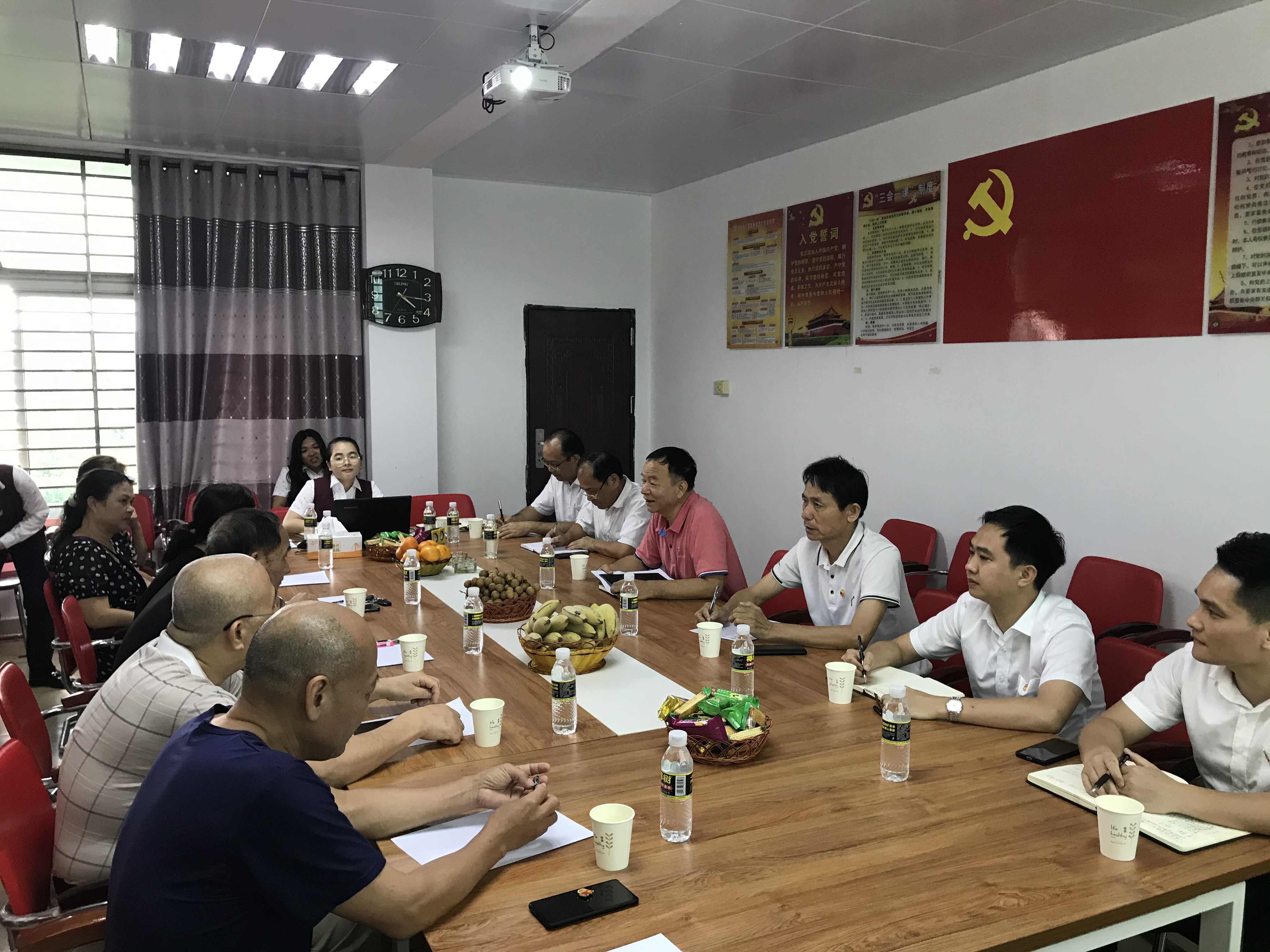 臨高農(nóng)商銀行召開(kāi)“我看建黨百年新成就”退休老同志專(zhuān)題座談會(huì)