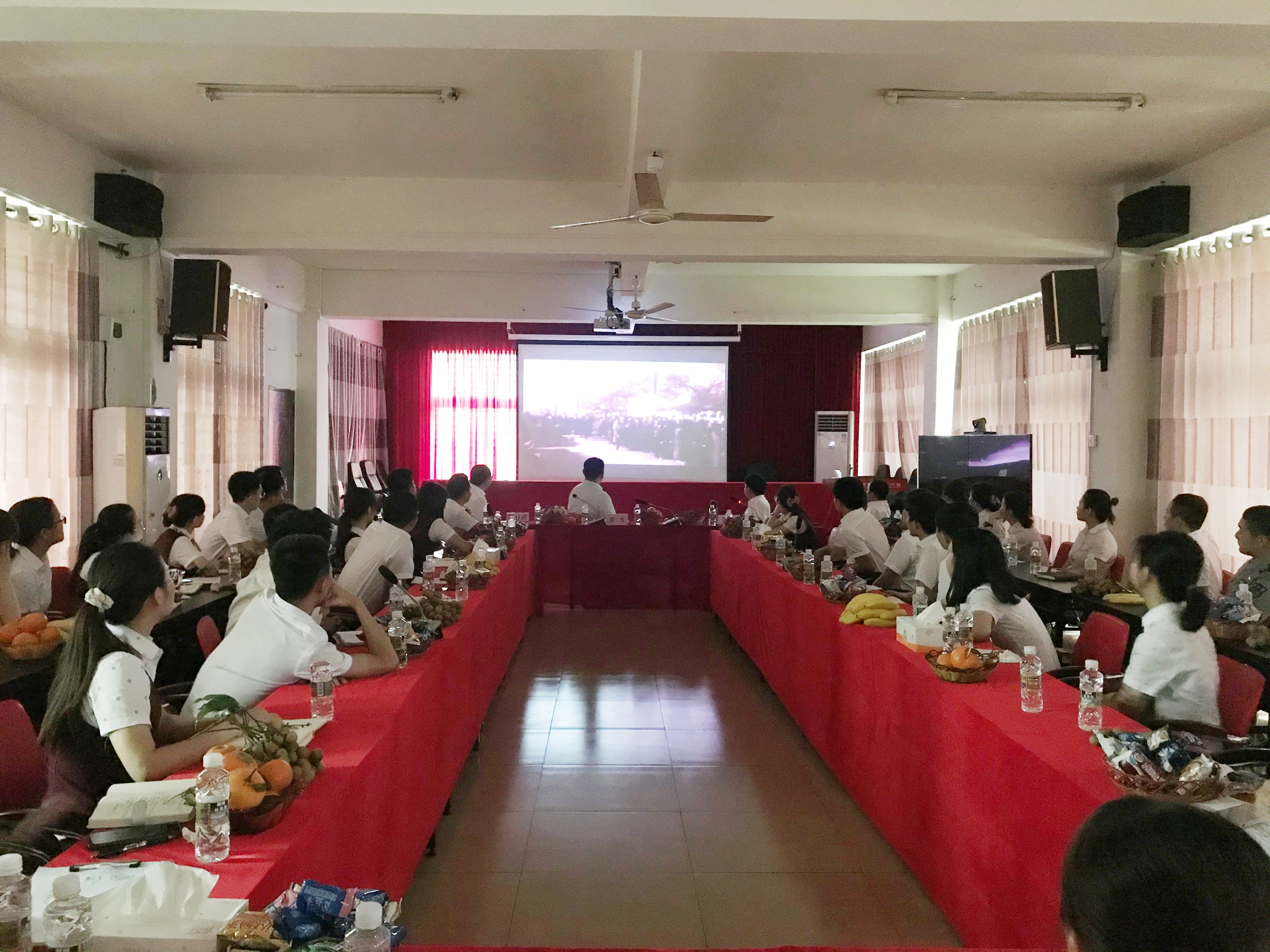 臨高農(nóng)商銀行團(tuán)總支召開(kāi)“我為青年做件事”座談會(huì)暨“學(xué)黨史、強(qiáng)信念、跟黨走” 學(xué)習(xí)教育