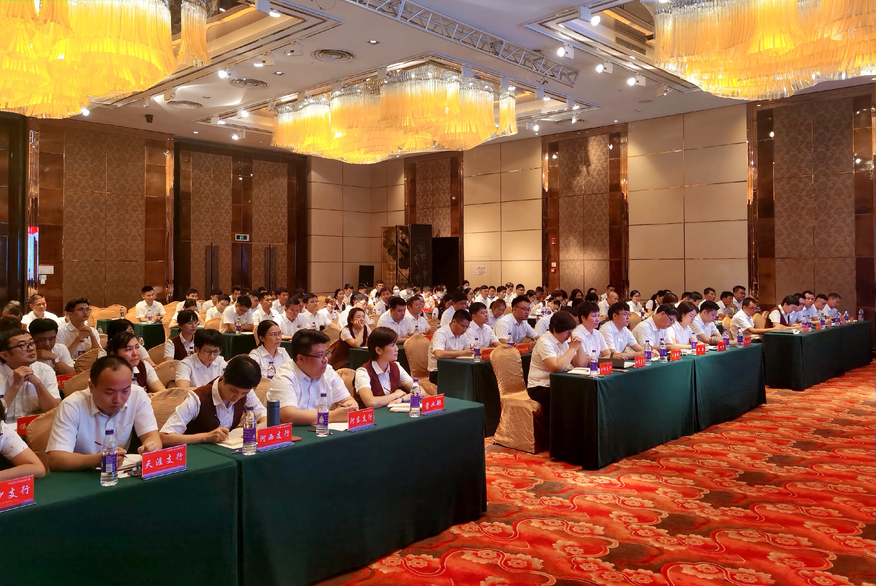 三亞農(nóng)商銀行召開(kāi)傳達(dá)海南農(nóng)信信貸投放推進(jìn)會(huì)會(huì)議精神暨2021年業(yè)務(wù)推進(jìn)會(huì)