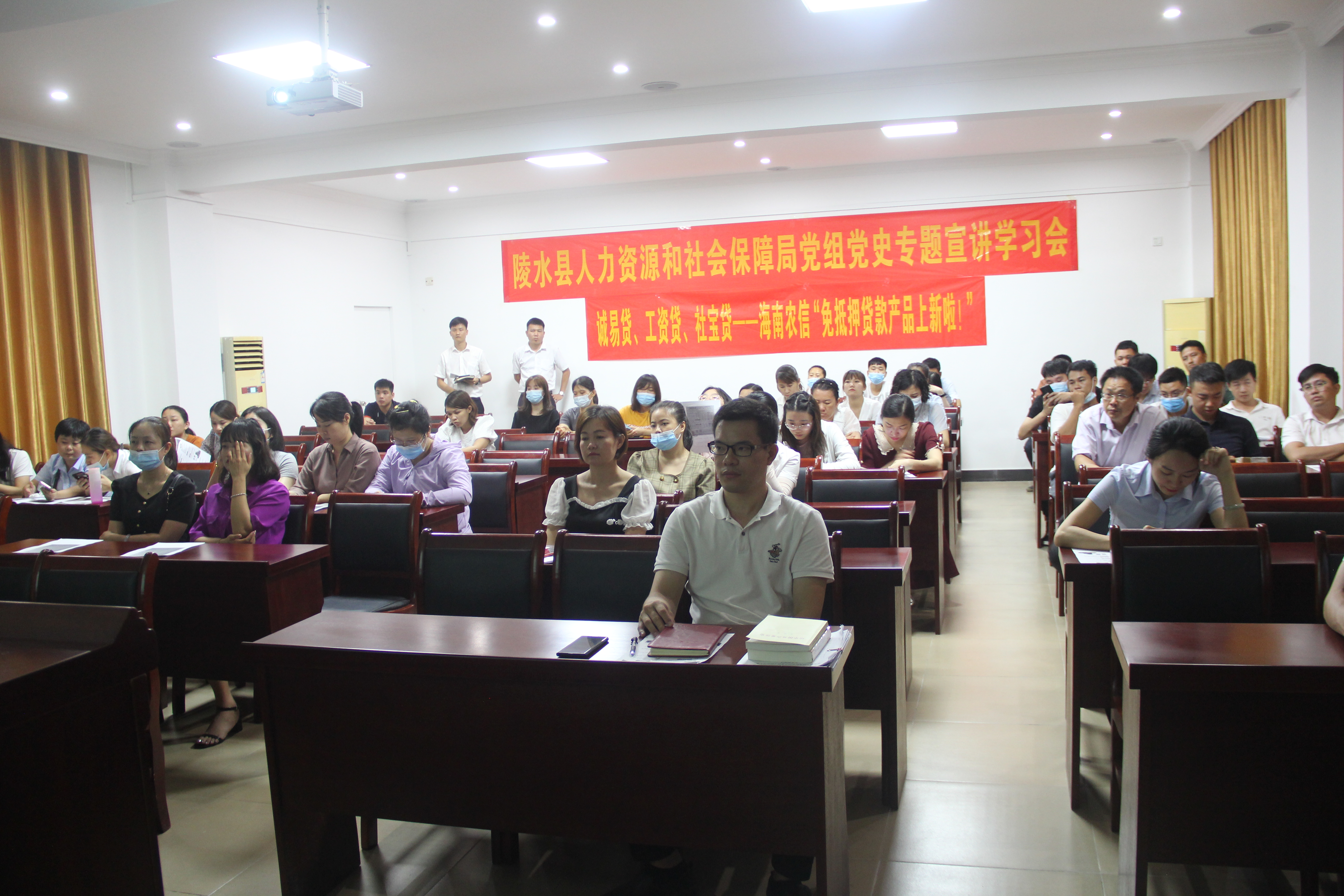 為群眾辦實(shí)事，送“貸”進(jìn)單位—— 陵水聯(lián)社積極開展“一小通”系列產(chǎn)品宣傳月活動(dòng)