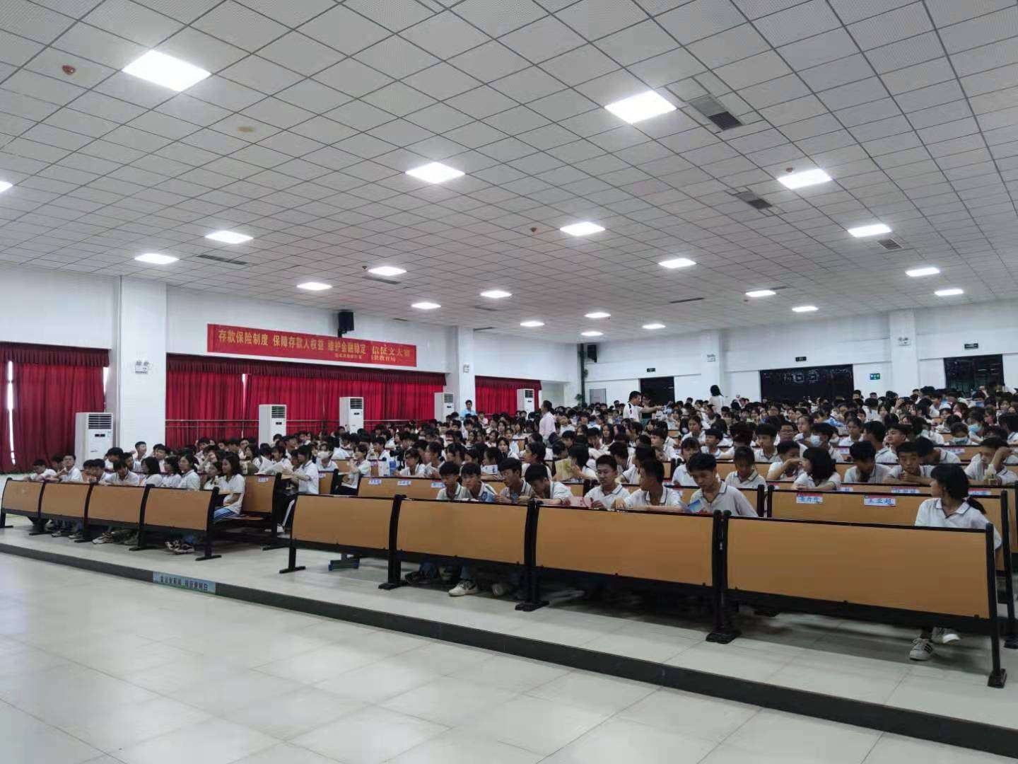 我為群眾辦實(shí)事｜臨高農(nóng)商銀行開展打擊治理電信網(wǎng)絡(luò)詐騙集中宣傳月活動