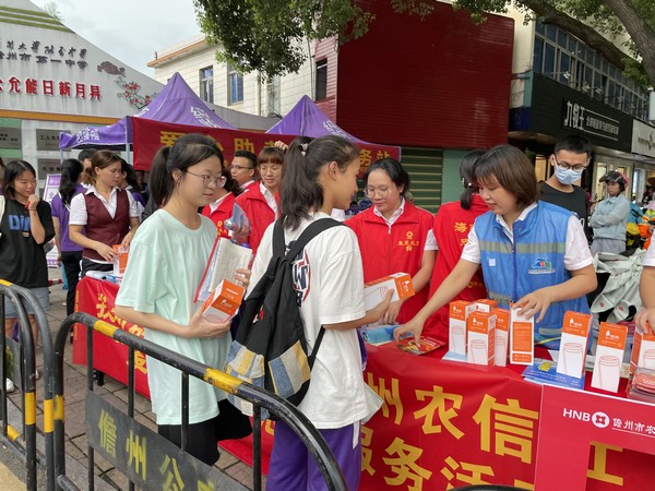 我為群眾辦實事│儋州聯(lián)社“愛心助考”志愿服務(wù)活動