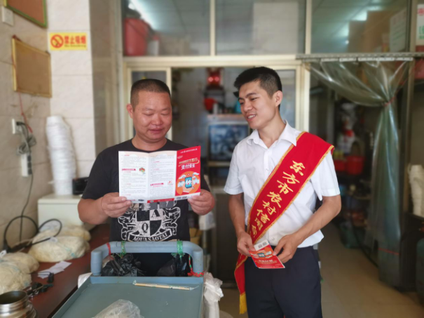 東方農(nóng)信社開展“普及金融知識，守住‘錢袋子’”宣傳活動