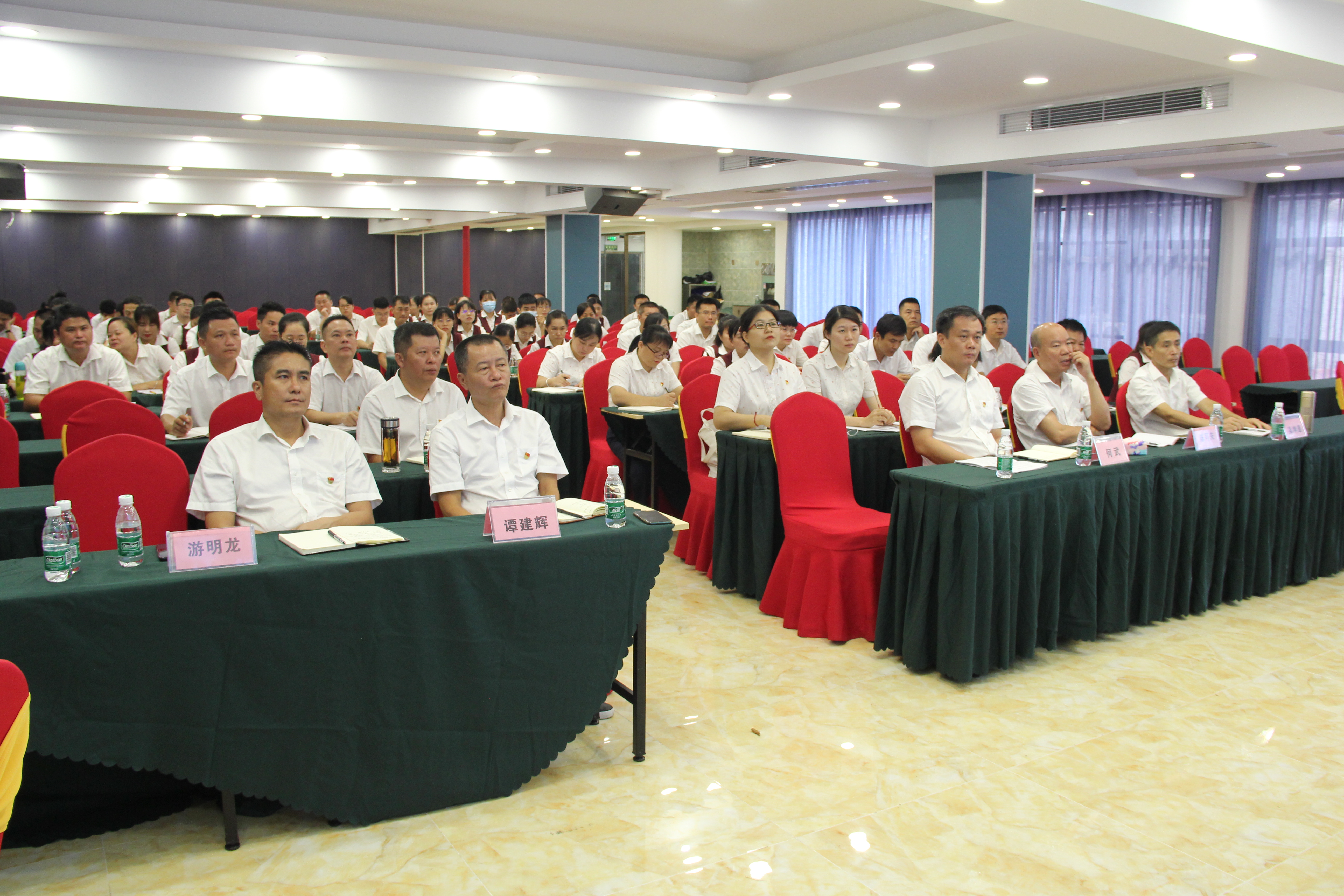 學好百年黨史，爭做農(nóng)信先鋒 ——陵水聯(lián)社召開“書記講黨課”黨史學習教育專題講座