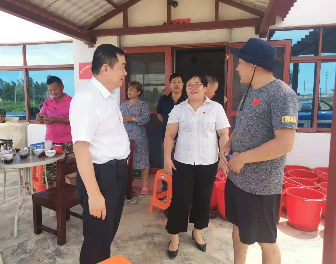 韓青率隊到東方聯(lián)社看望慰問老黨員、走訪調研 海南喜鱷農(nóng)業(yè)開發(fā)有限公司鱷魚養(yǎng)殖基地