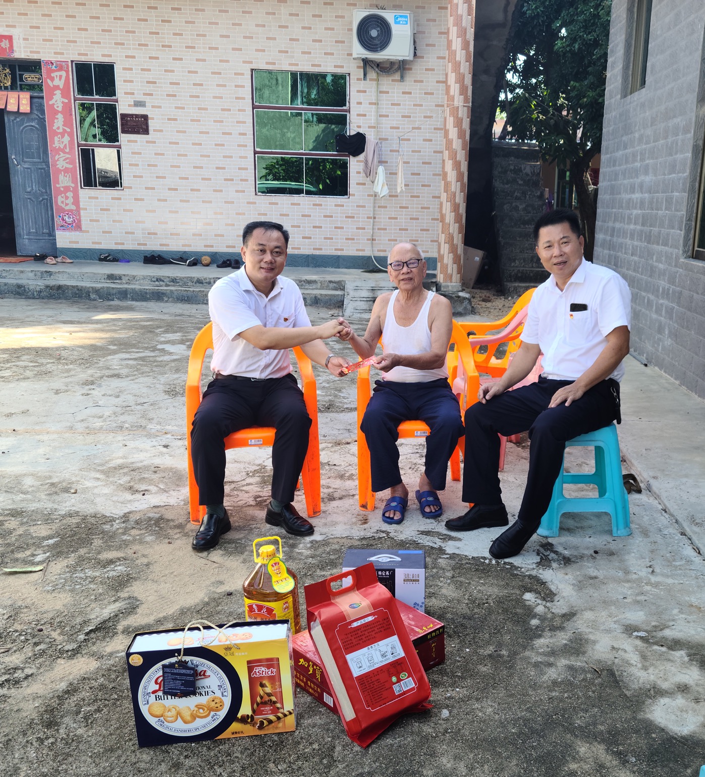 迎接建黨100周年，陵水聯(lián)社開展老黨員、生活困難黨員走訪慰問活動