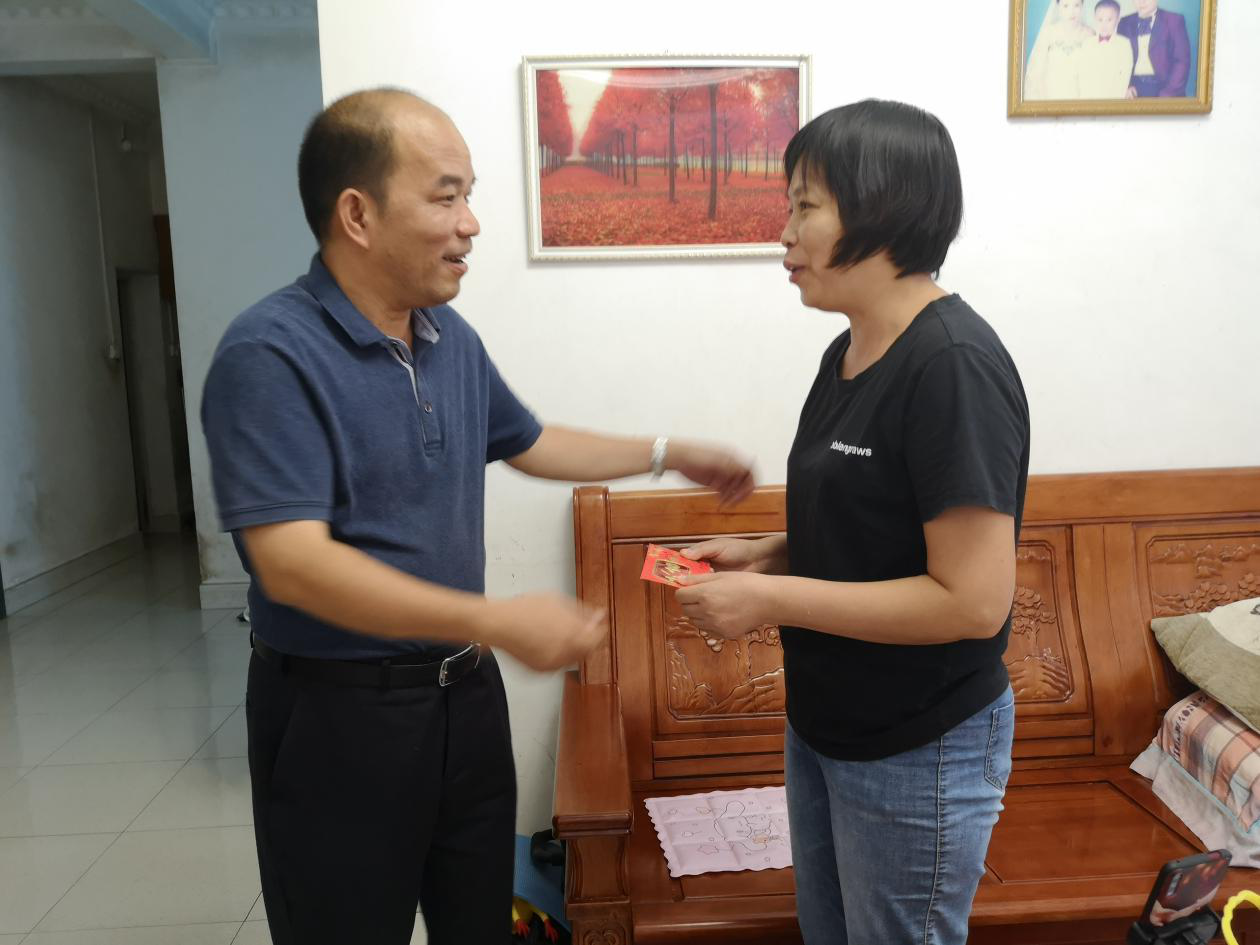 “七一”前夕 白沙農(nóng)商銀行黨委慰問老黨員老干部 “七一”前夕 白沙農(nóng)商銀行黨委慰問老黨員老干部