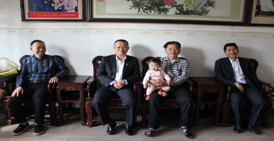 省聯(lián)社黨委副書(shū)記、紀(jì)委書(shū)記王紹文赴瓊海聯(lián)社送溫暖