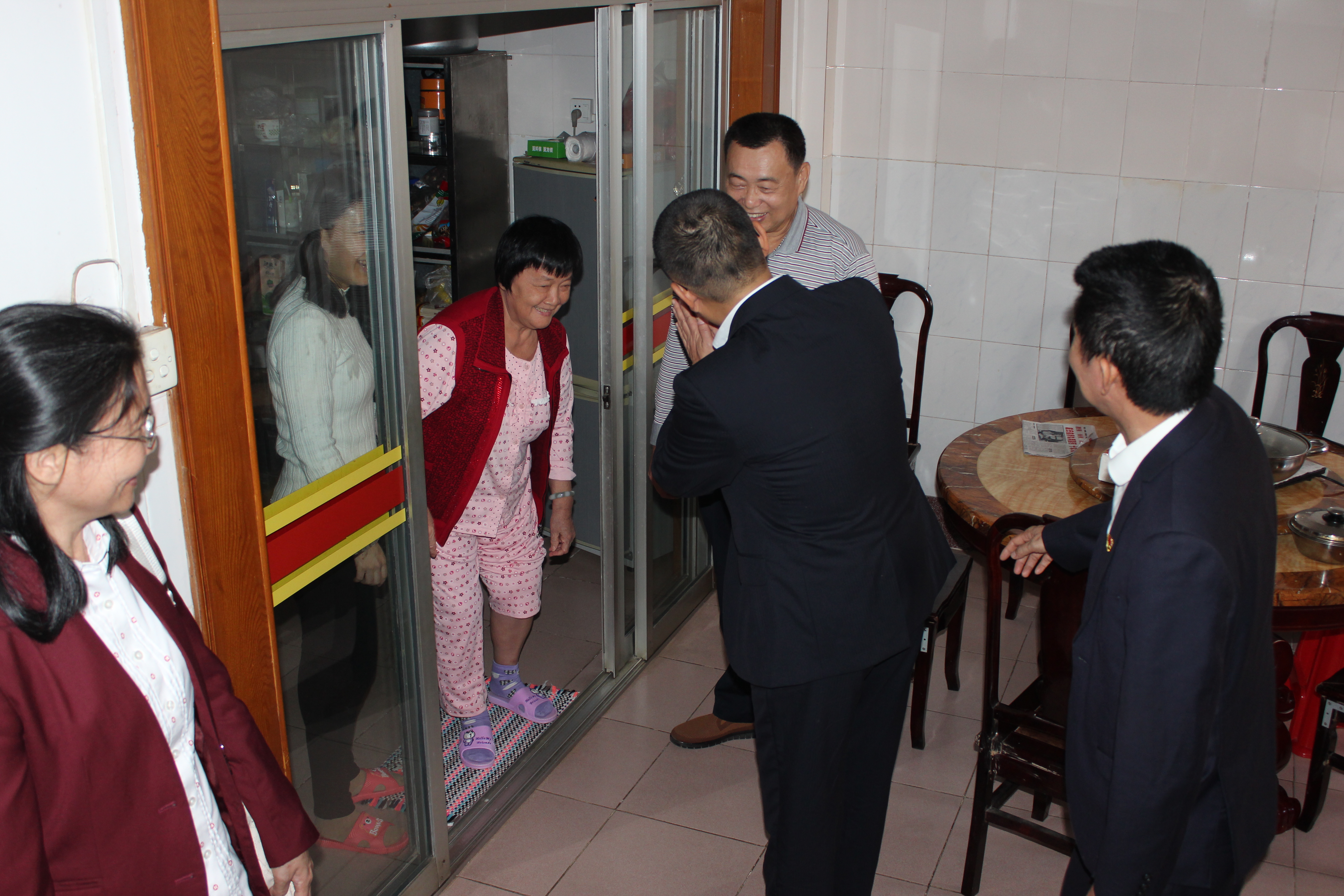 省聯(lián)社黨委副書(shū)記、紀(jì)委書(shū)記王紹文赴瓊海聯(lián)社送溫暖