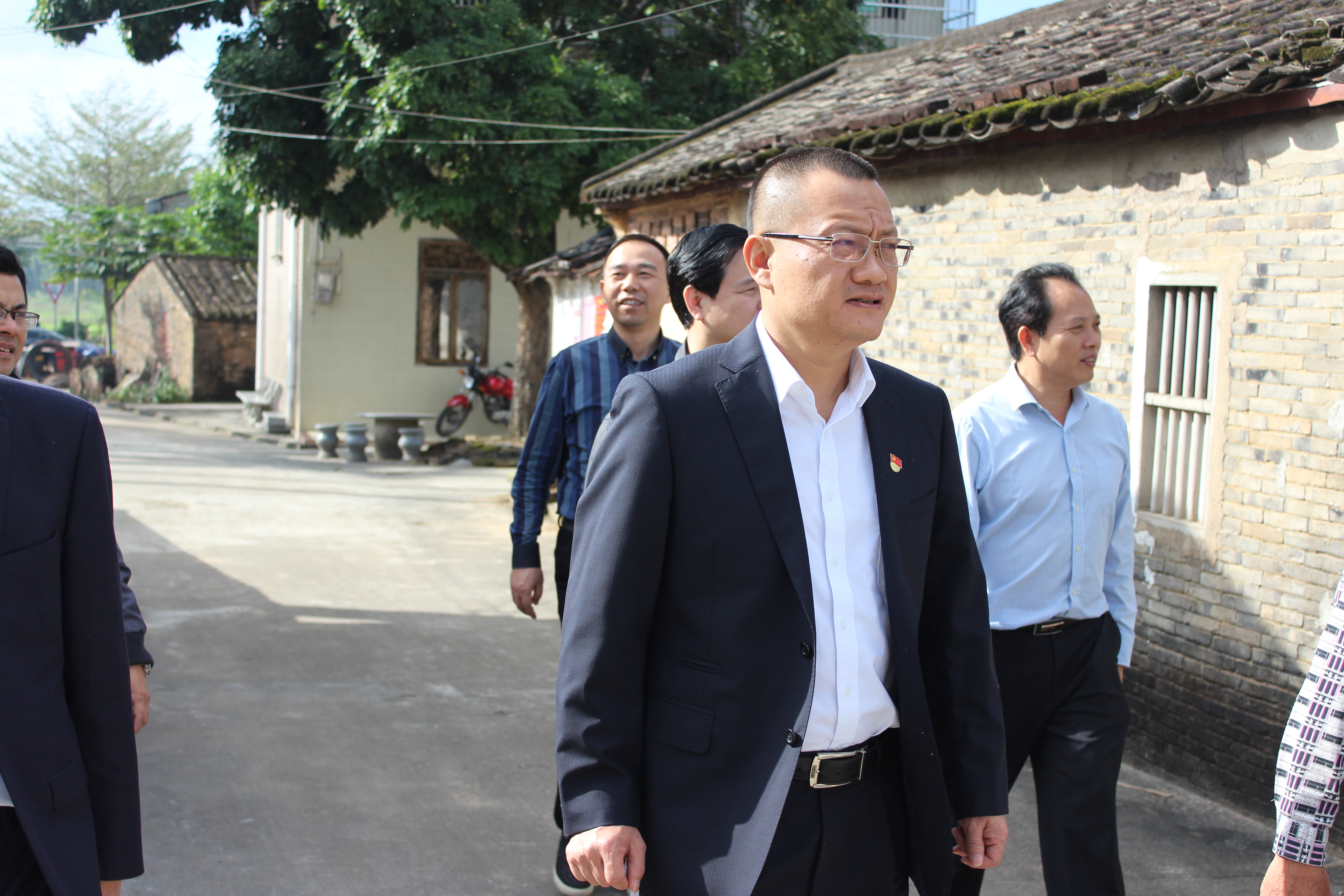 省聯(lián)社黨委副書(shū)記、紀(jì)委書(shū)記王紹文赴瓊海聯(lián)社送溫暖