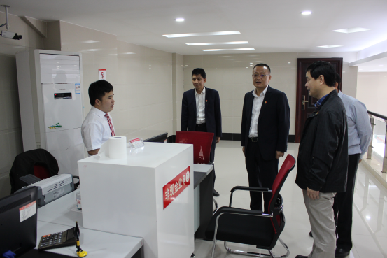 省聯(lián)社黨委副書記、紀(jì)委書記王紹文赴瓊海聯(lián)社送溫暖