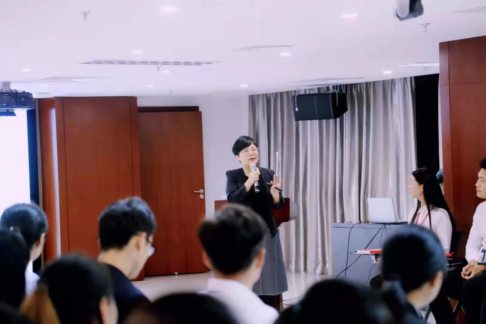 【最美農(nóng)信人】何金頻：點燃青春之火 發(fā)揚“三?！本? title=