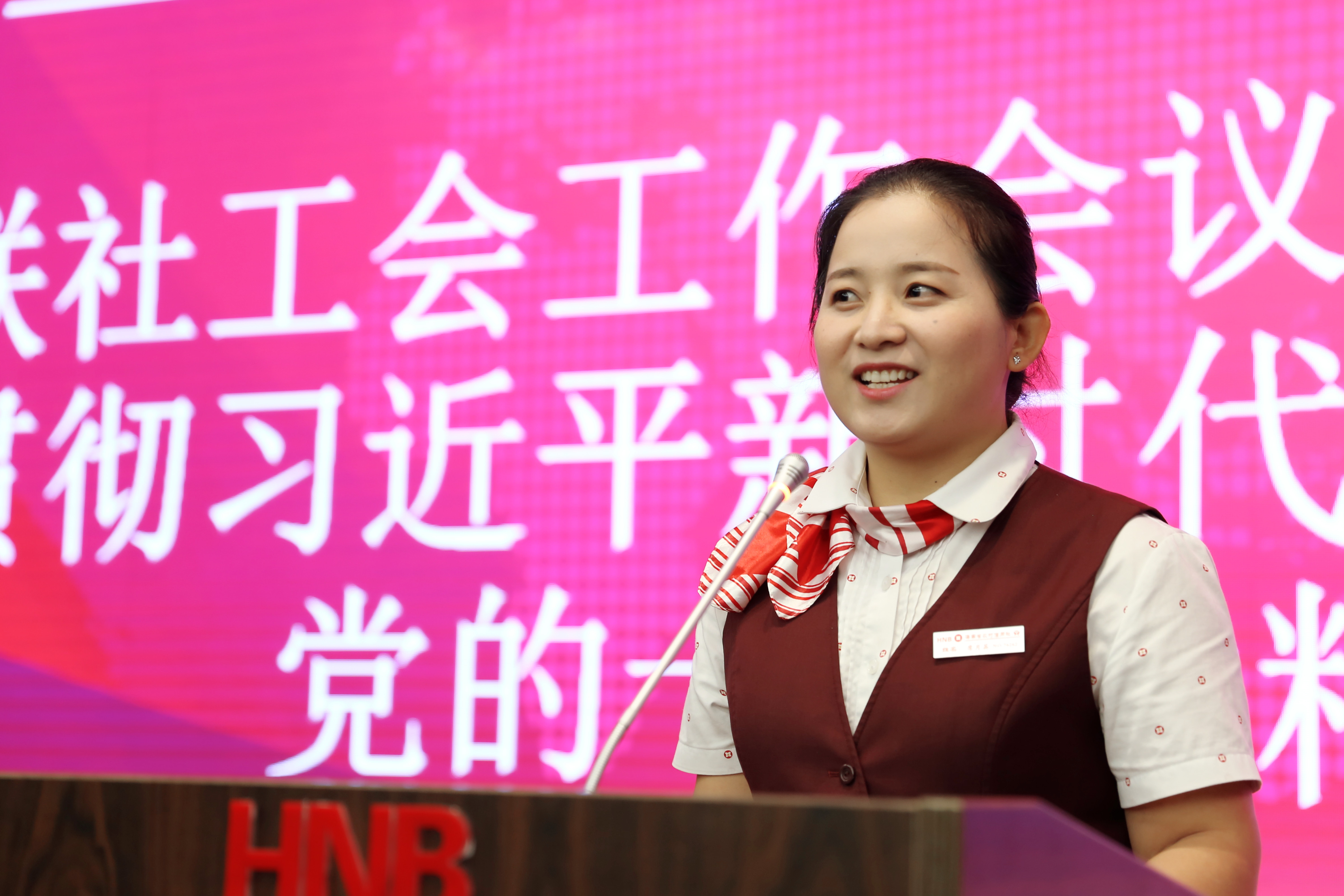 【最美農(nóng)信人】席月英：百舸爭流 讓青春在平凡中鑄就輝煌