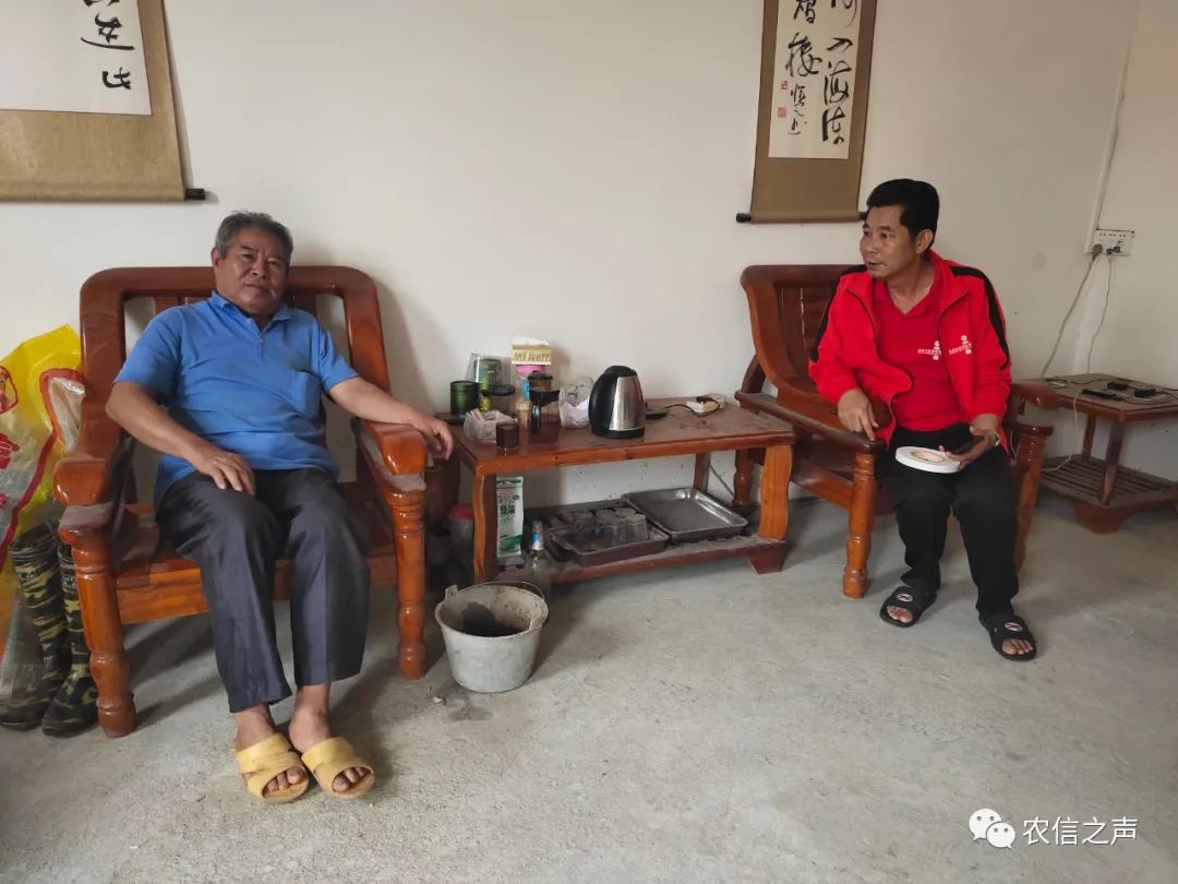 鄧應(yīng)巍：不須揚(yáng)鞭自奮蹄 甘做扶貧路上“老黃?！? title=