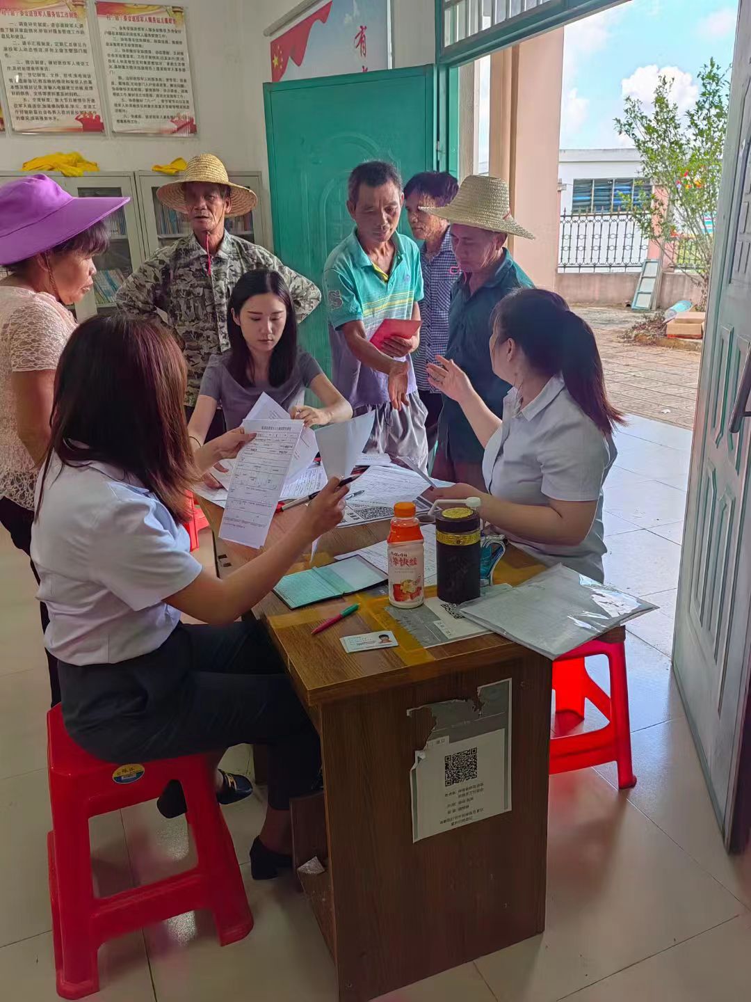 金融服務“不停歇”，臨高農(nóng)商銀行全力 推進國慶期間各項金融服務工作