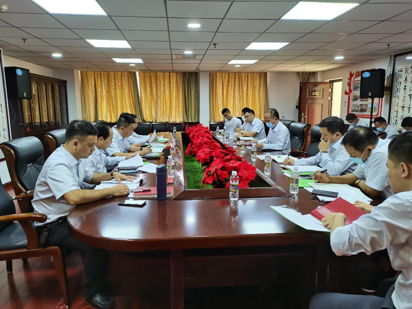 萬寧農(nóng)商銀行召開百日大行動(dòng)不良?jí)航倒ぷ魍七M(jìn)會(huì)議