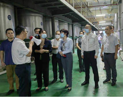 省聯(lián)社內(nèi)控合規(guī)監(jiān)督部黨支部、海口聯(lián)社第五黨支部與海南銀保監(jiān)局農(nóng)村銀行處黨支部開(kāi)展“助企紓困穩(wěn)經(jīng)濟(jì) 金融服務(wù)顯擔(dān)當(dāng)”主題黨日活動(dòng)