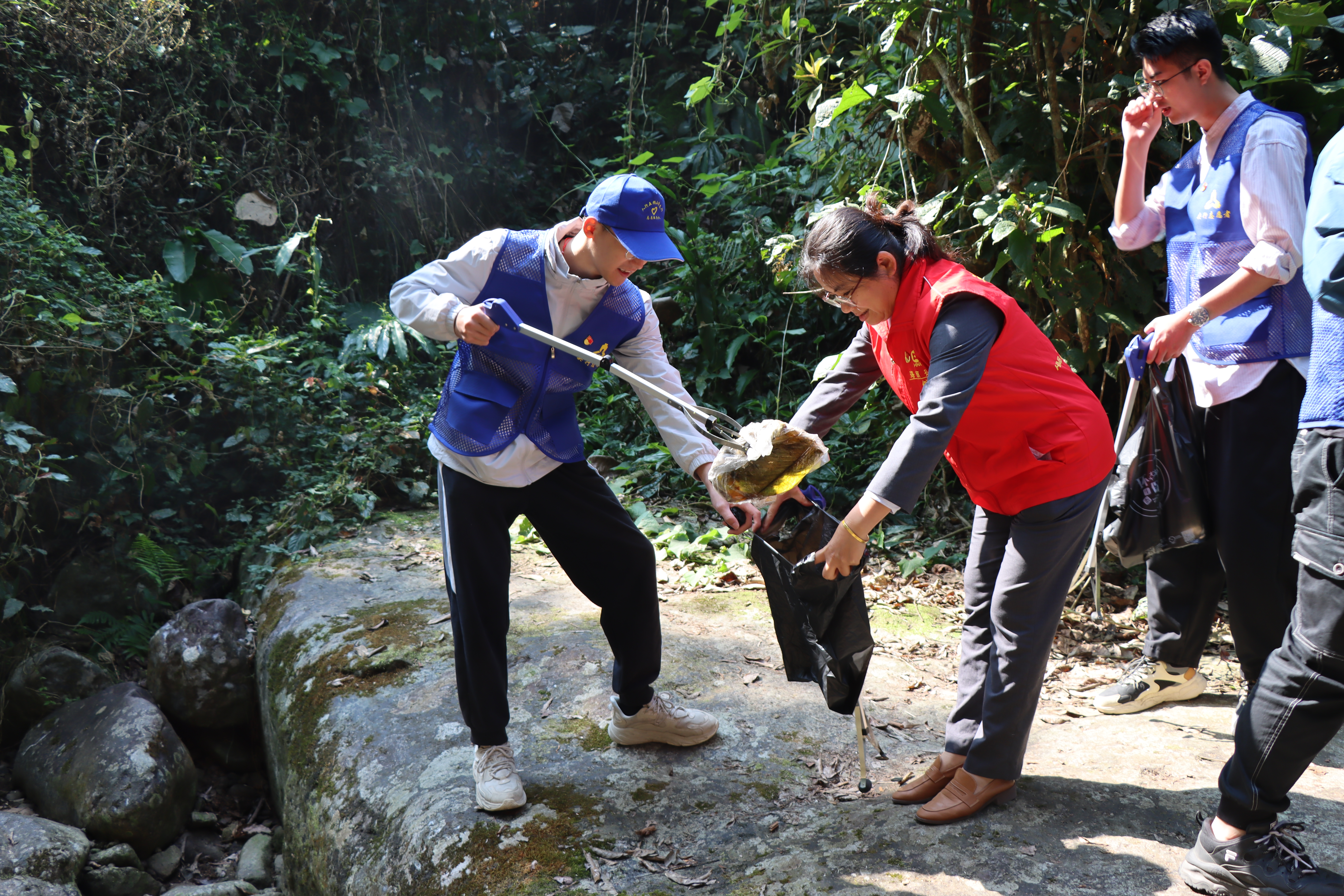 五指山聯(lián)社開展3·5學(xué)雷鋒系列志愿服務(wù)活動