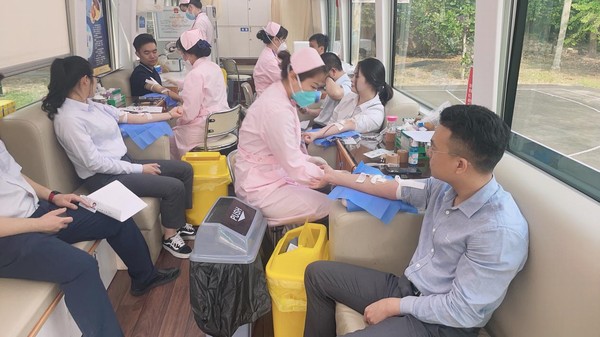 學(xué)雷鋒活動月|“學(xué)雷鋒?獻(xiàn)熱血?共赴一場愛心之約”無償獻(xiàn)血活動 學(xué)雷鋒活動月|“學(xué)雷鋒?獻(xiàn)熱血?共赴一場愛心之約”無償獻(xiàn)血活動