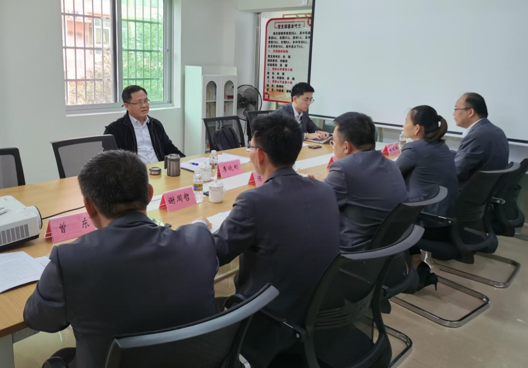 李曉剛到三亞農(nóng)商銀行、陵水聯(lián)社、文昌農(nóng)商銀行、定安聯(lián)社調(diào)研