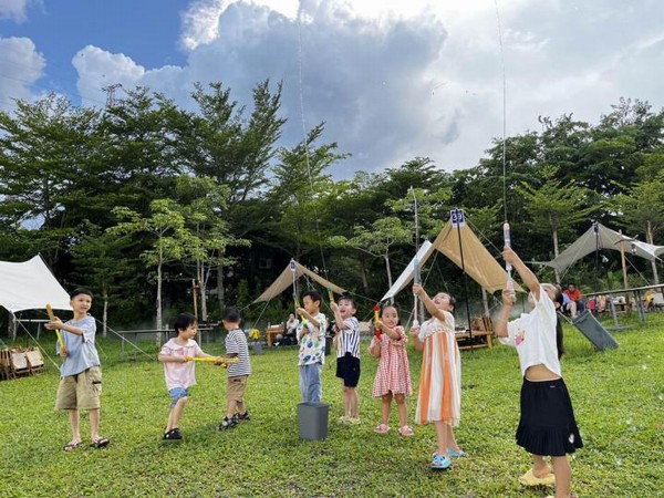 儋州農(nóng)信社社保卡戶外宣傳活動｜童心飛揚，社?？ㄖ? title=