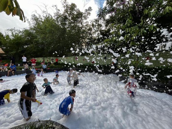 儋州農(nóng)信社社保卡戶外宣傳活動｜童心飛揚，社保卡助力