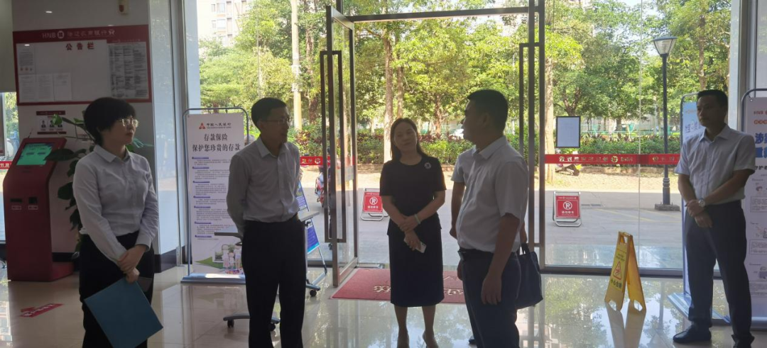 主題教育進(jìn)行時(shí)·調(diào)查研究｜吳敏到澄邁農(nóng)商銀行開展調(diào)研