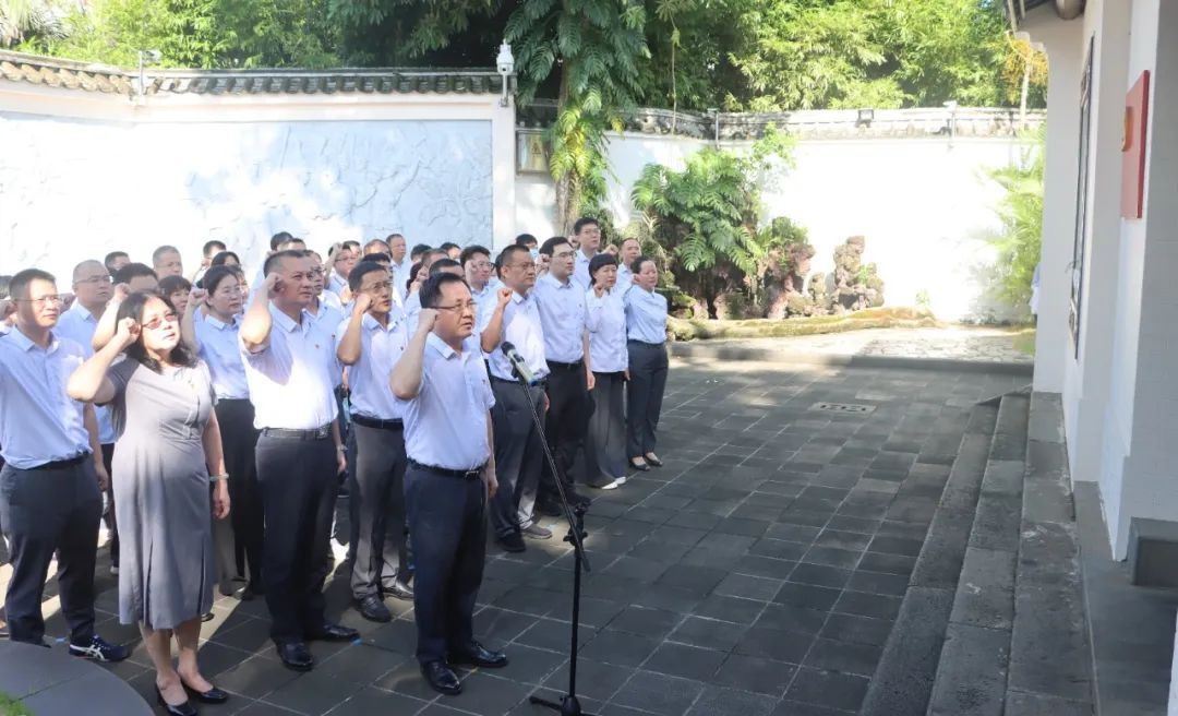 省聯(lián)社黨委開(kāi)展“錘煉品格強(qiáng)黨性、立足崗位建新功”瓊崖一大舊址“七一”主題黨日活動(dòng)